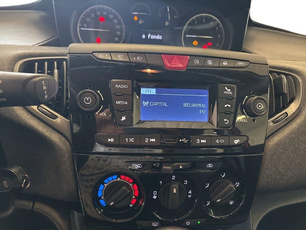 Lancia Ypsilon usata a Arezzo (19)