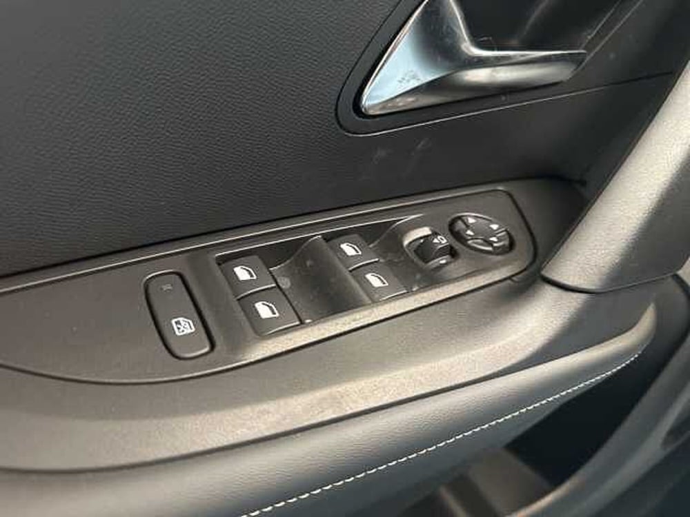Peugeot 2008 nuova a Ravenna (16)