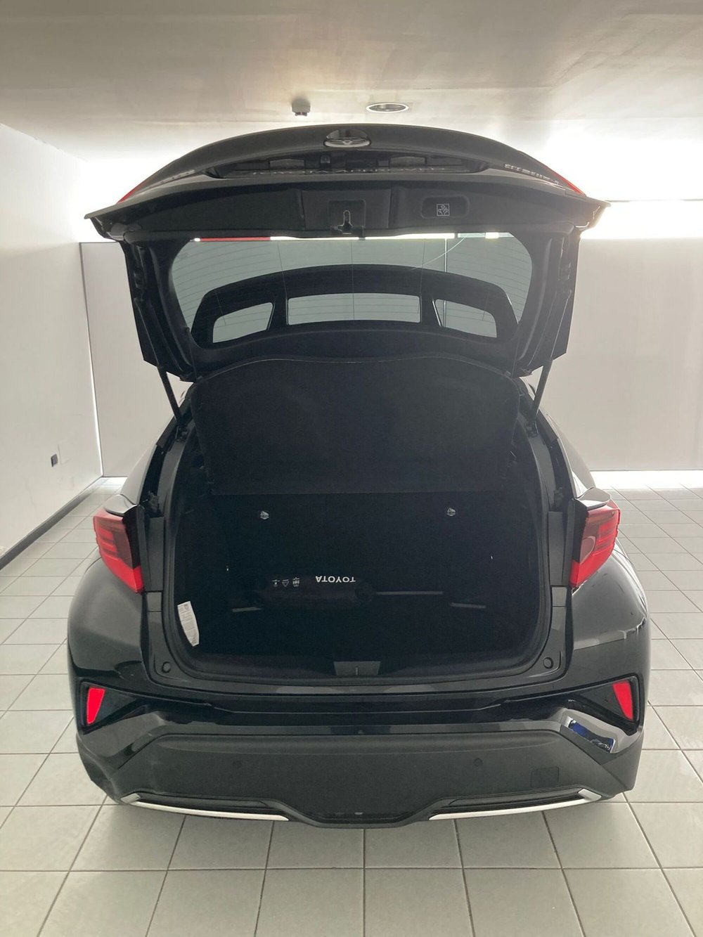 Toyota Toyota C-HR usata a Barletta-Andria-Trani (4)