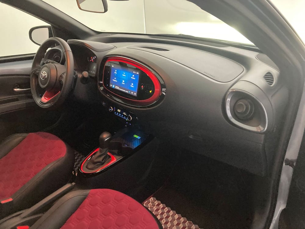 Toyota Aygo X usata a Barletta-Andria-Trani (16)