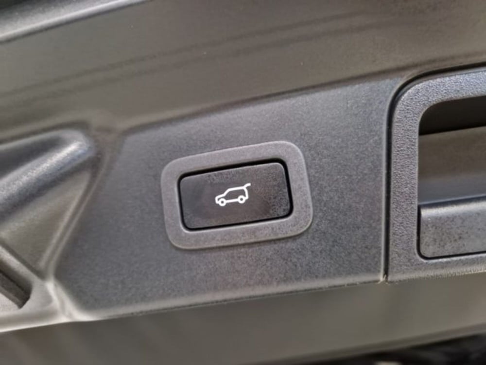 Land Rover Range Rover Velar usata a Livorno (19)