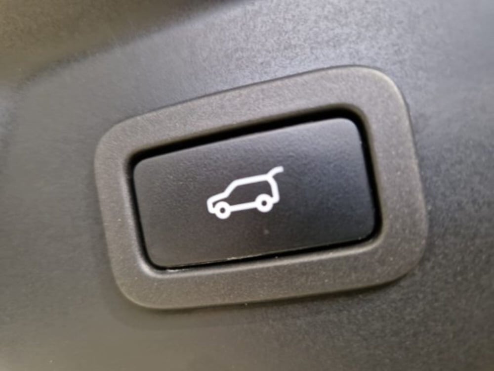 Land Rover Range Rover Velar usata a Livorno (18)