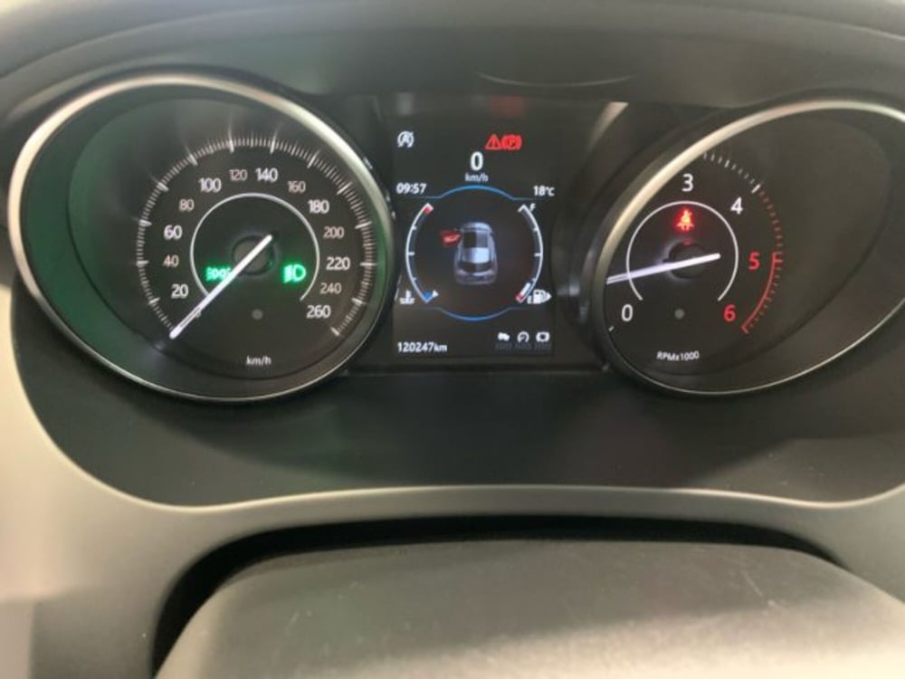 Jaguar E-Pace usata a Livorno (10)