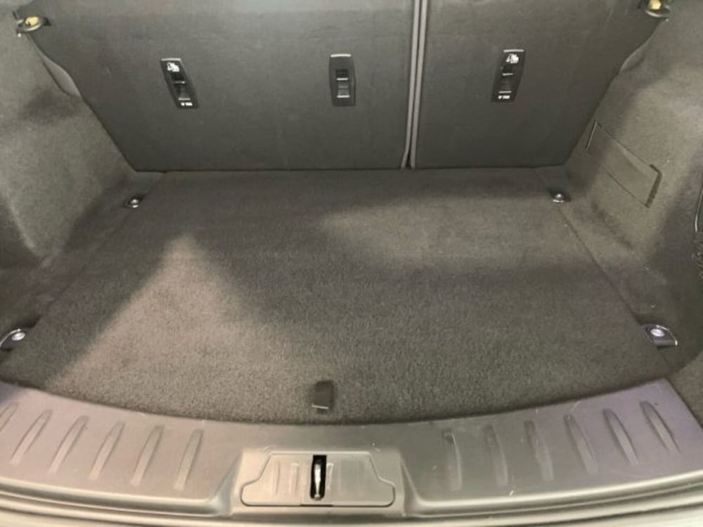 Jaguar E-Pace usata a Livorno (13)