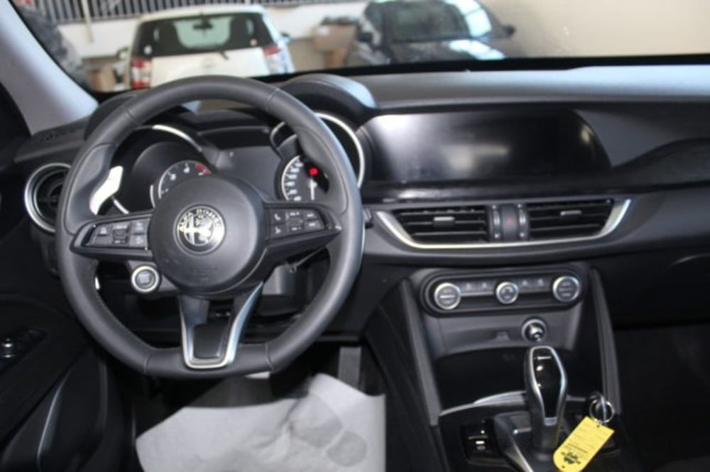 Alfa Romeo Stelvio usata a Terni (11)