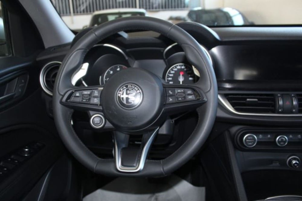 Alfa Romeo Stelvio usata a Terni (12)