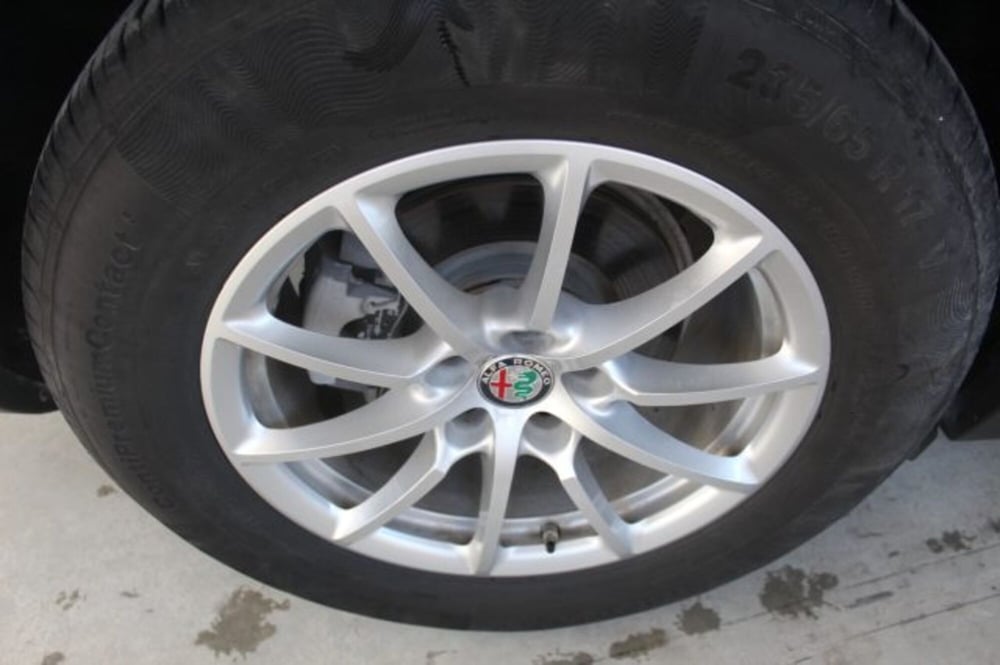 Alfa Romeo Stelvio usata a Terni (15)