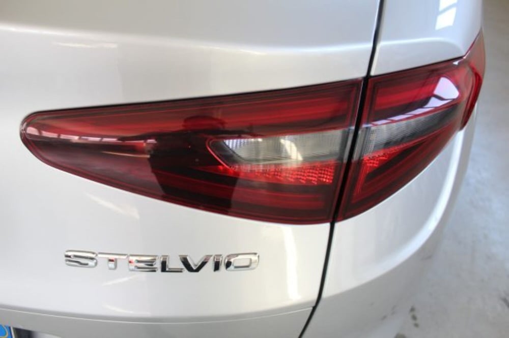 Alfa Romeo Stelvio usata a Terni (17)