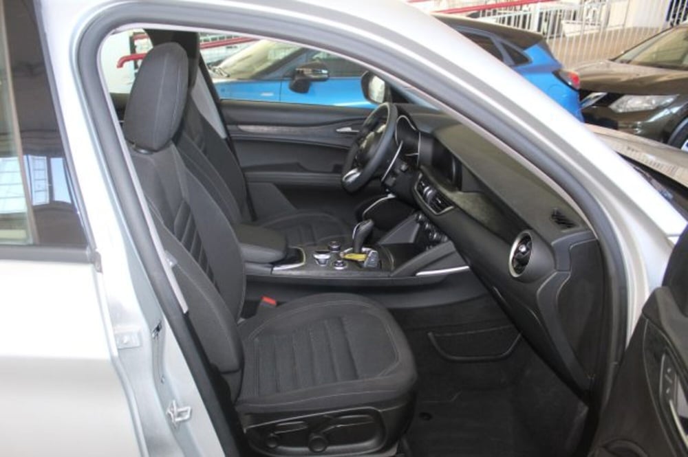 Alfa Romeo Stelvio usata a Terni (8)