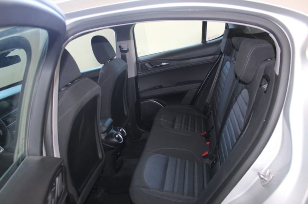 Alfa Romeo Stelvio usata a Terni (9)