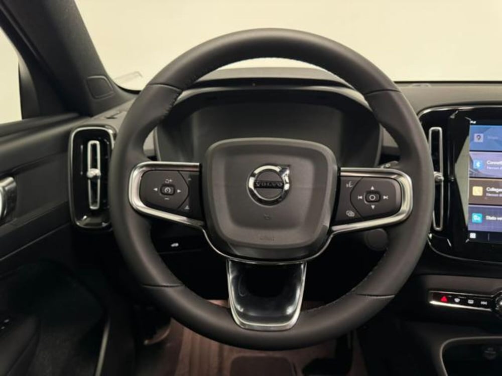 Volvo EX40 nuova a Como (10)