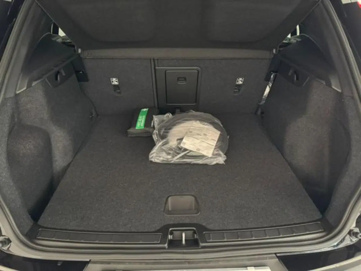 Volvo EX40 nuova a Como (19)