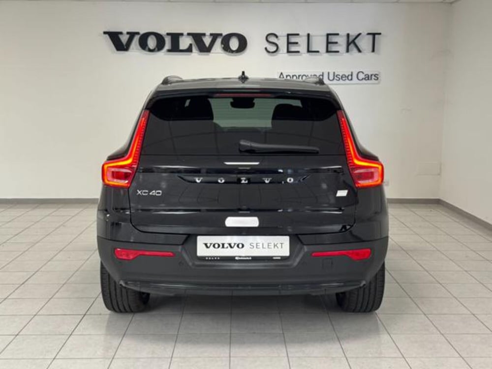 Volvo EX40 nuova a Como (4)