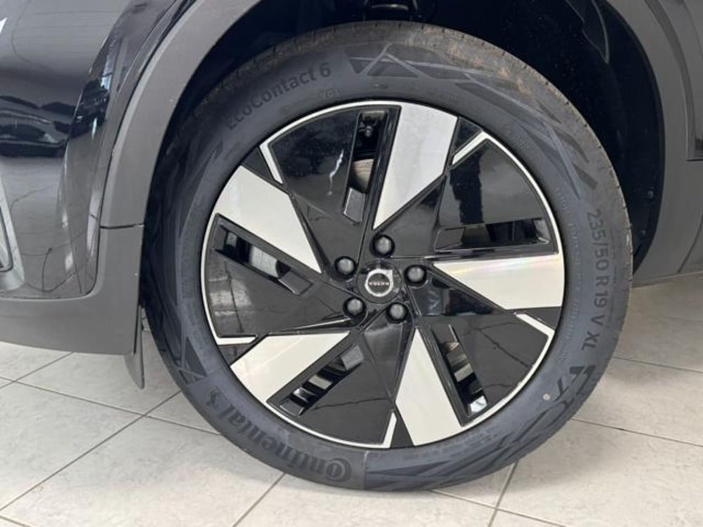 Volvo EX40 nuova a Como (9)