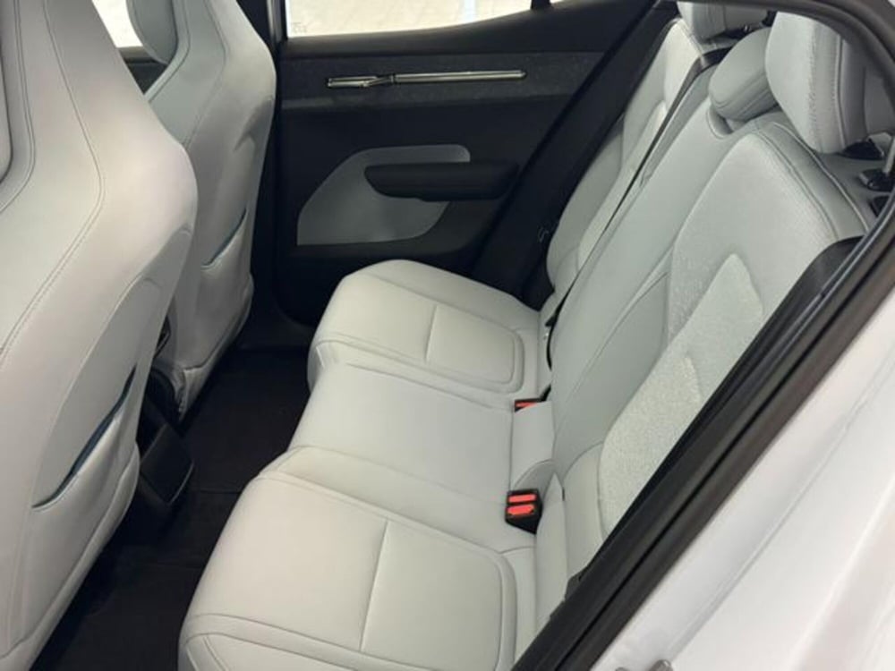 Volvo EX30 usata a Como (7)