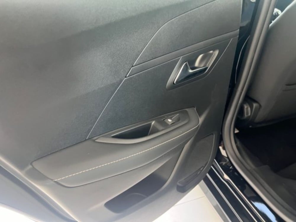 Peugeot 208 nuova a Napoli (13)