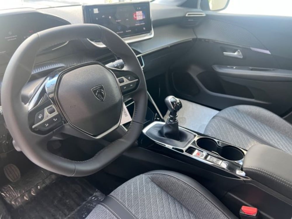 Peugeot 208 nuova a Napoli (15)