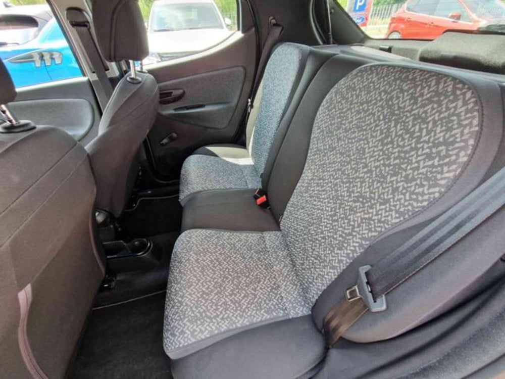 Lancia Ypsilon usata a Bologna (14)