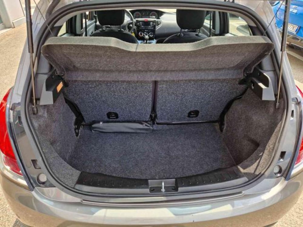 Lancia Ypsilon usata a Bologna (15)