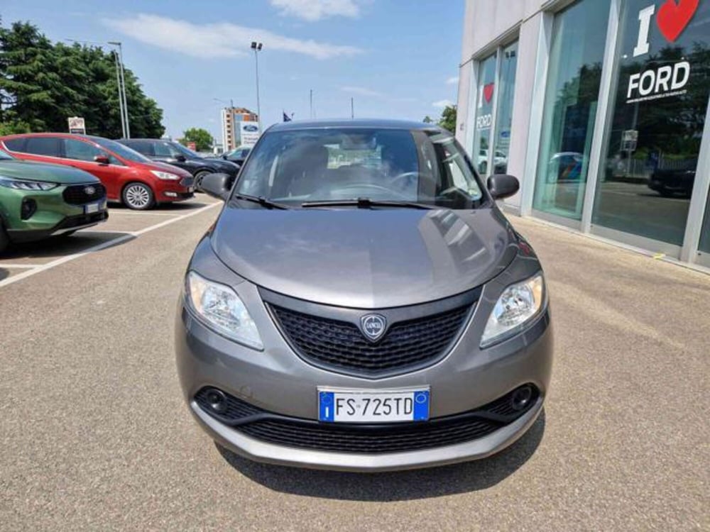 Lancia Ypsilon usata a Bologna (2)