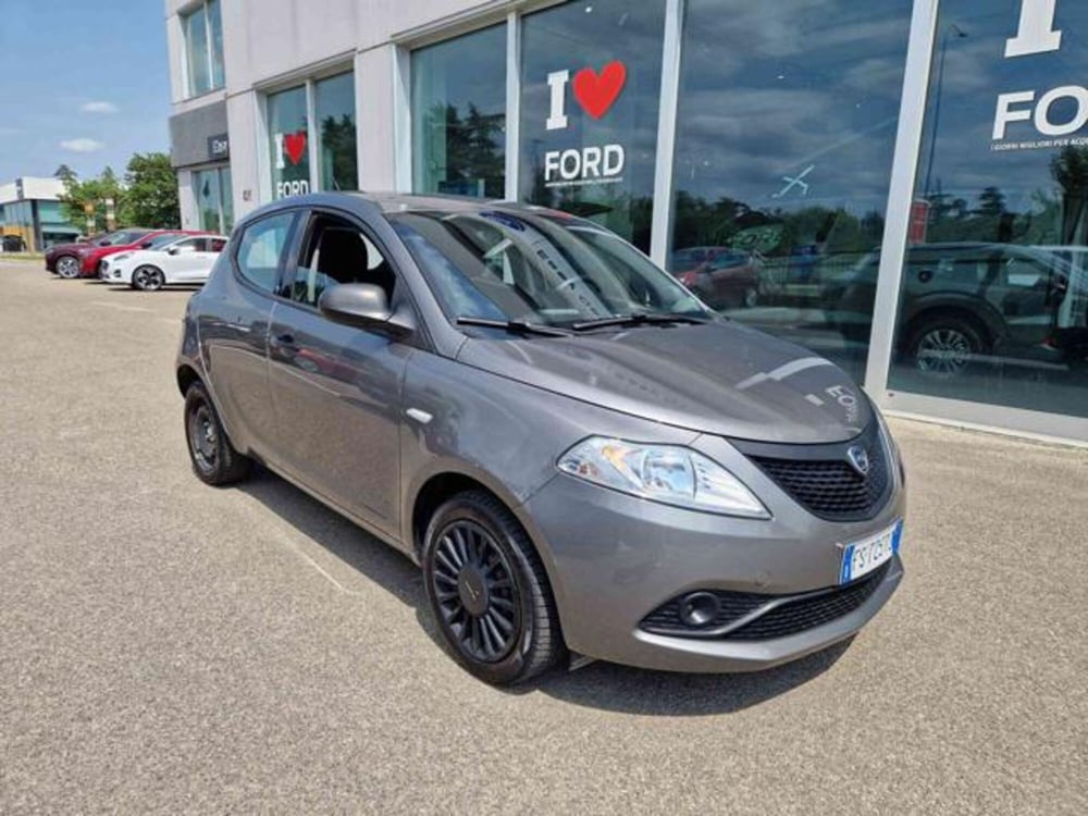 Lancia Ypsilon usata a Bologna (3)