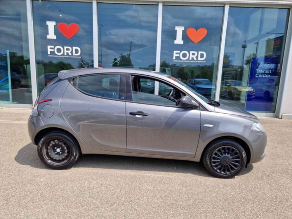 Lancia Ypsilon usata a Bologna (4)