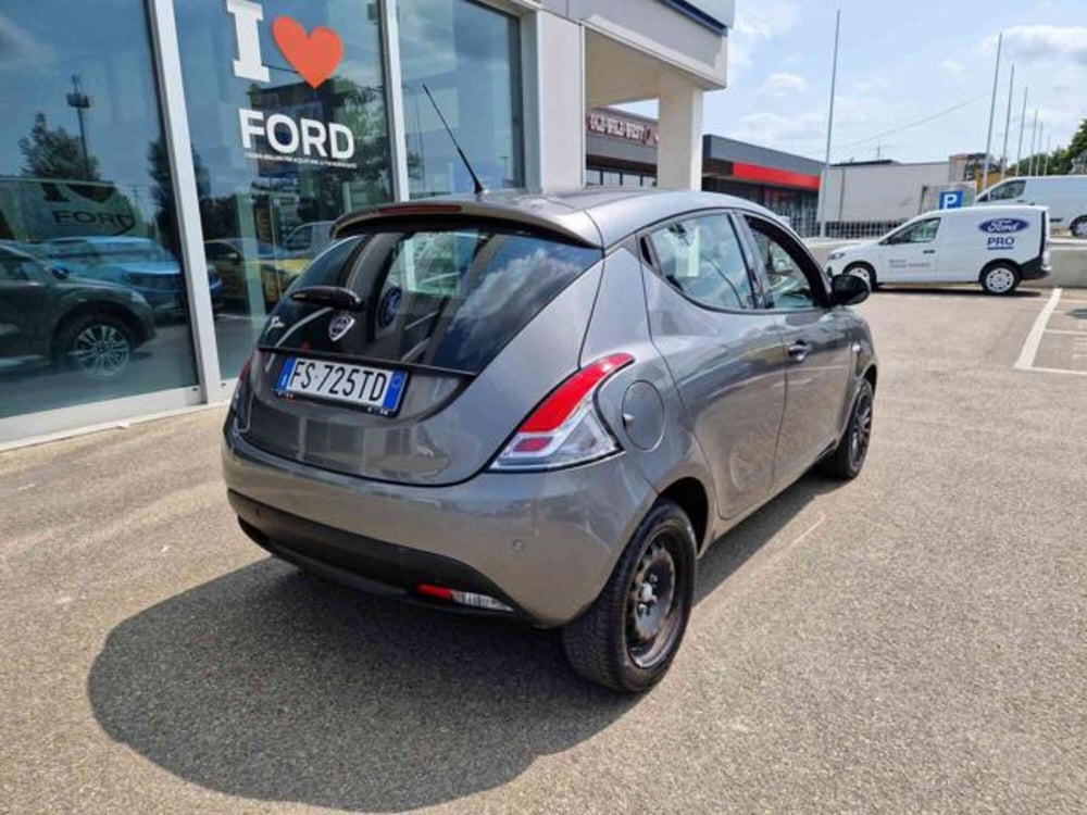 Lancia Ypsilon usata a Bologna (5)
