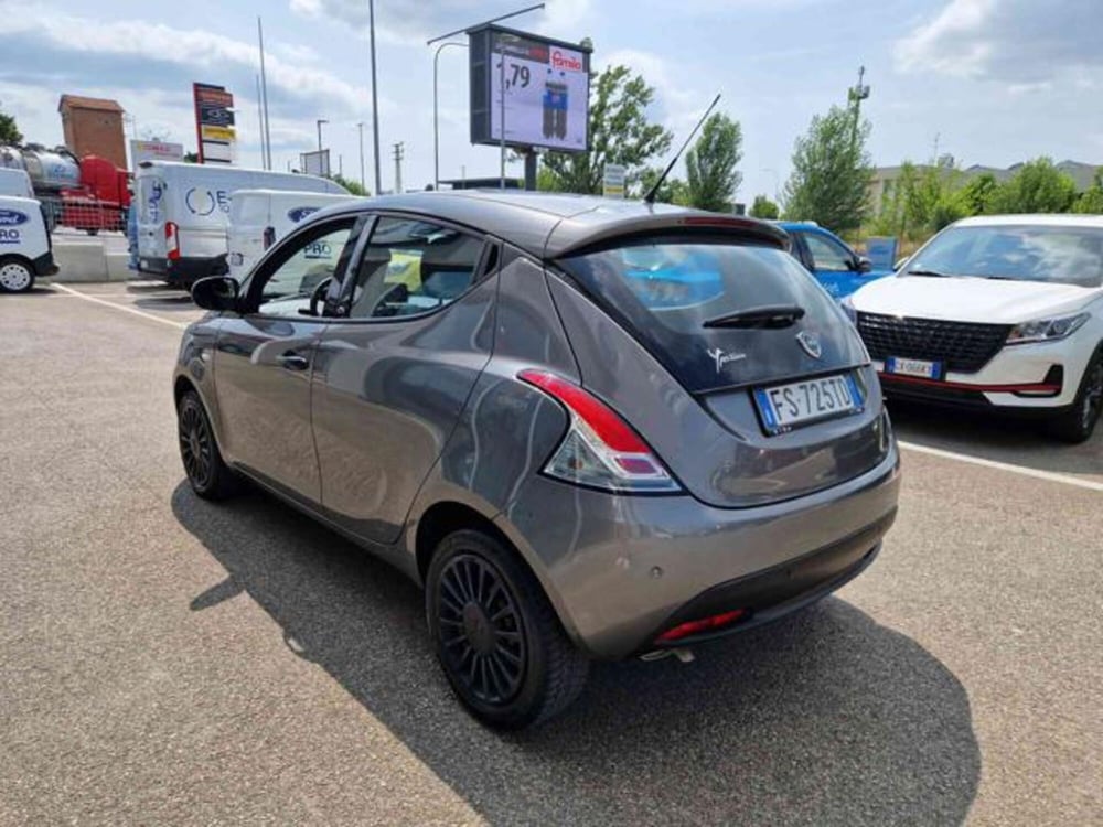 Lancia Ypsilon usata a Bologna (6)