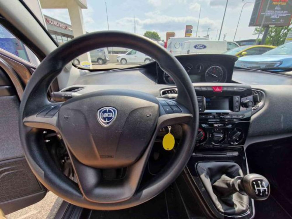 Lancia Ypsilon usata a Bologna (9)