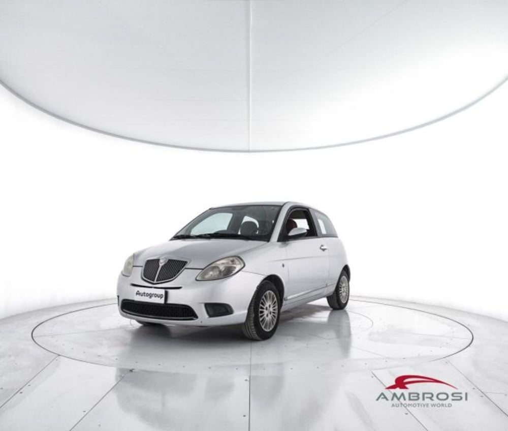 Lancia Ypsilon usata a Perugia