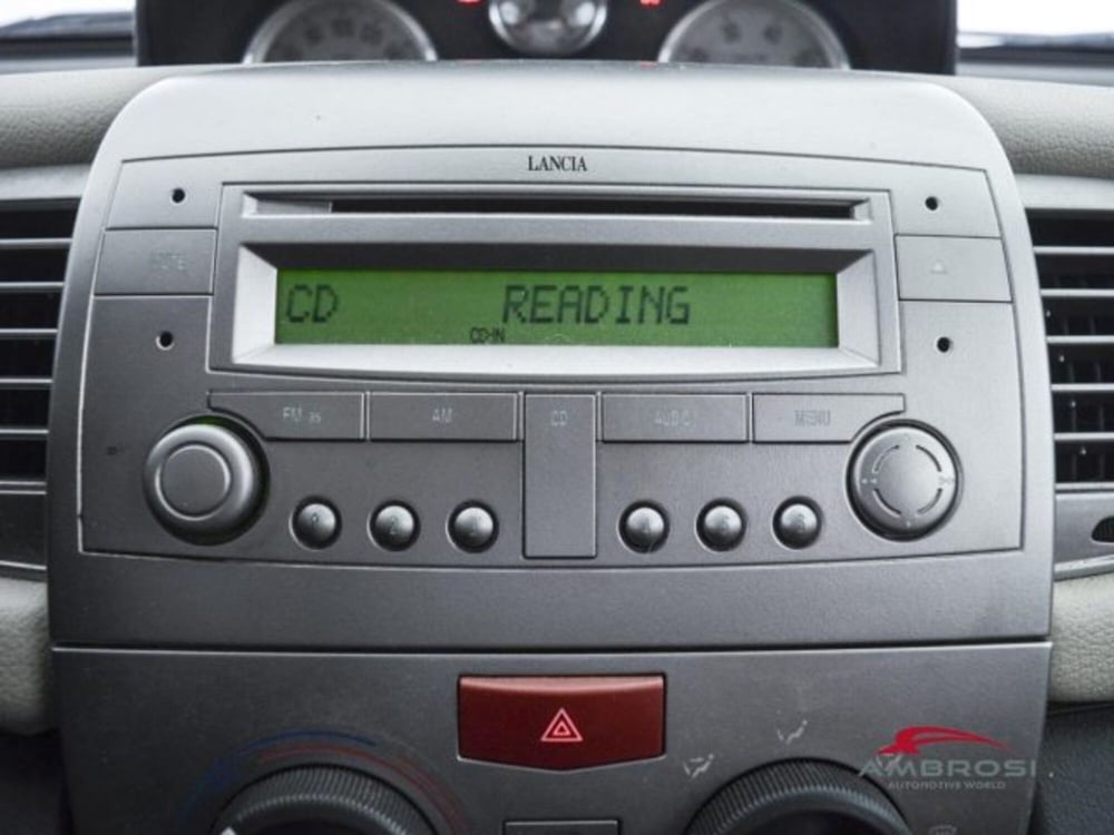 Lancia Ypsilon usata a Perugia (15)