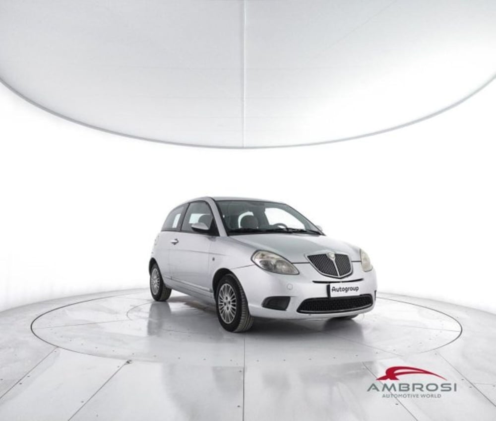 Lancia Ypsilon usata a Perugia (2)