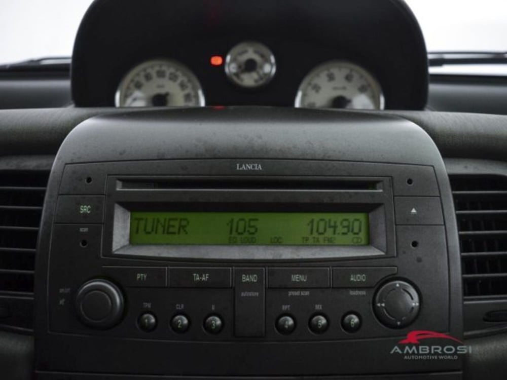 Lancia Ypsilon usata a Perugia (14)