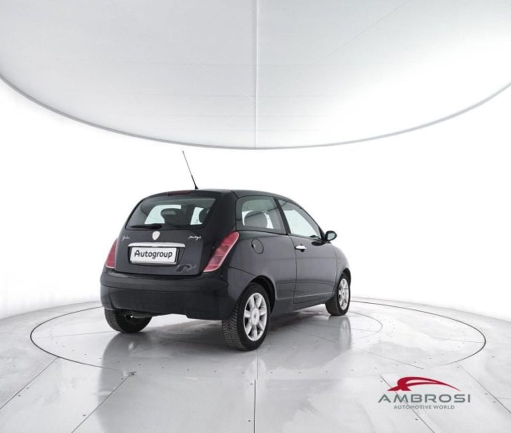 Lancia Ypsilon usata a Perugia (3)