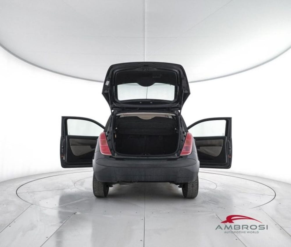 Lancia Ypsilon usata a Perugia (7)