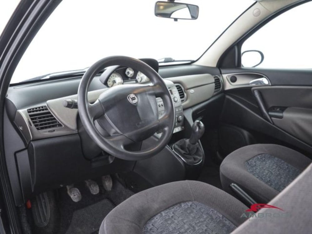 Lancia Ypsilon usata a Perugia (8)