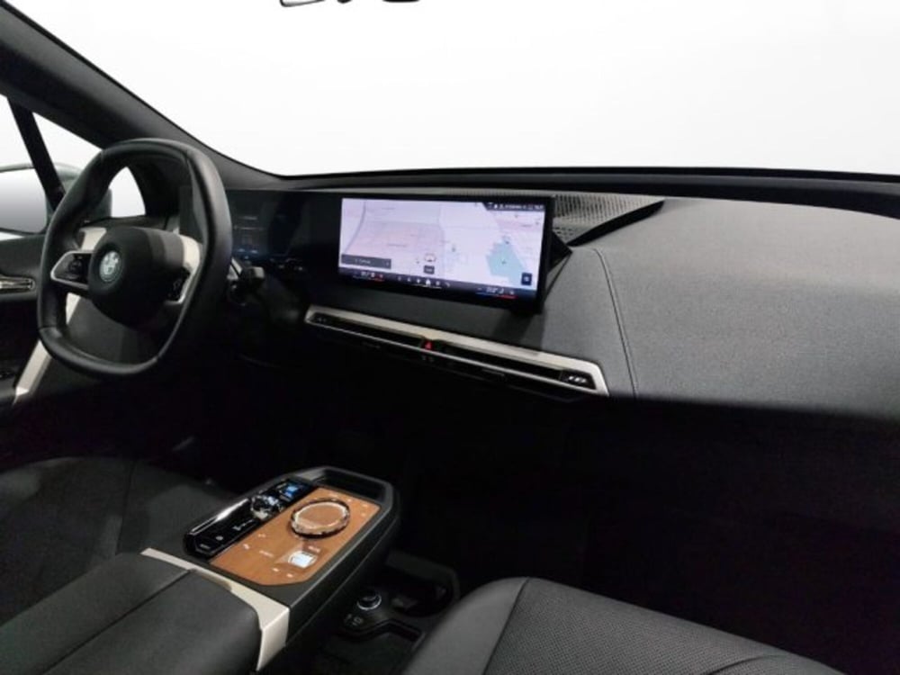 BMW iX usata a Modena (10)
