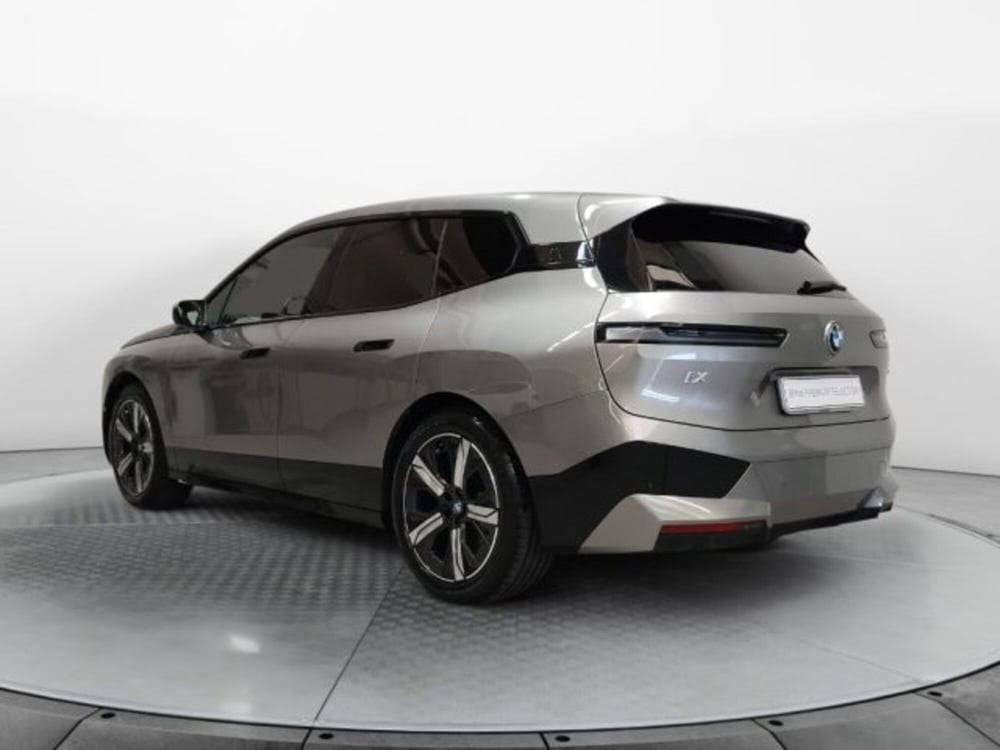 BMW iX usata a Modena (17)