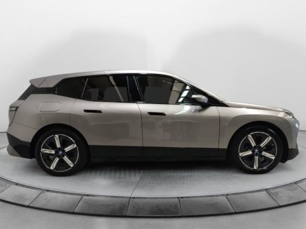 BMW iX usata a Modena (4)