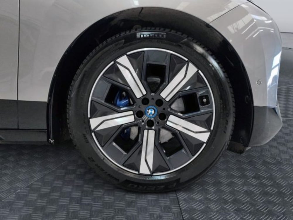 BMW iX usata a Modena (5)