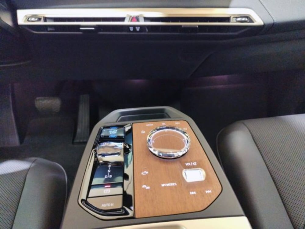 BMW iX usata a Modena (9)