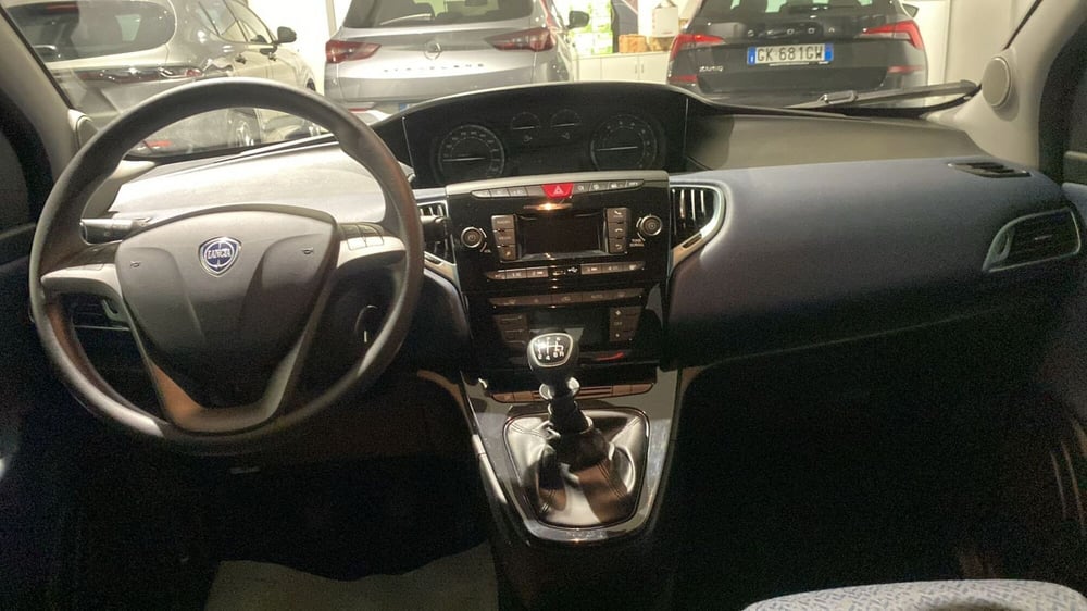 Lancia Ypsilon usata a Bergamo (14)
