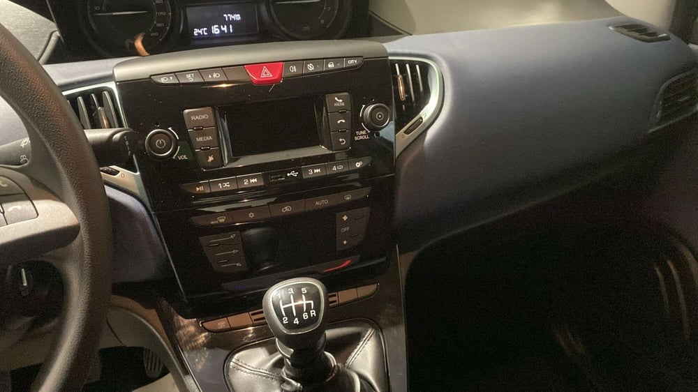 Lancia Ypsilon usata a Bergamo (17)