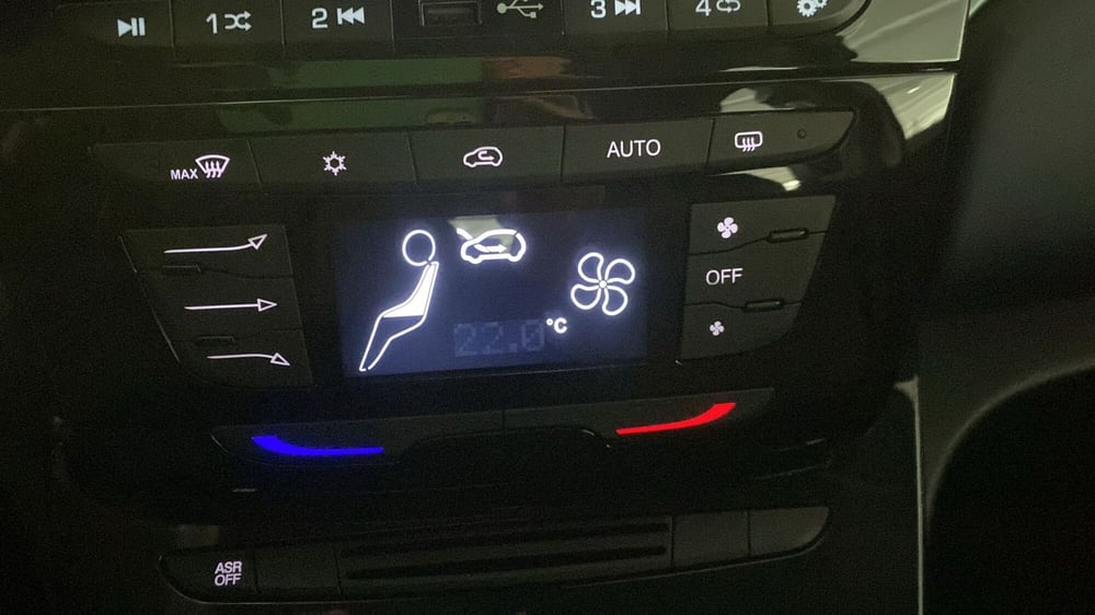 Lancia Ypsilon usata a Bergamo (18)
