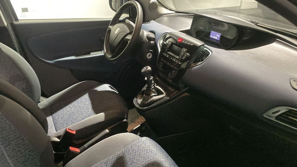 Lancia Ypsilon usata a Bergamo (8)