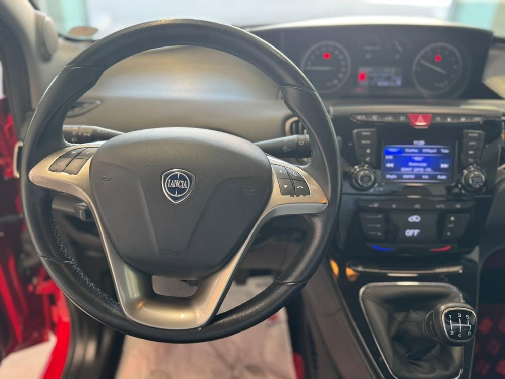 Lancia Ypsilon usata a Napoli (11)