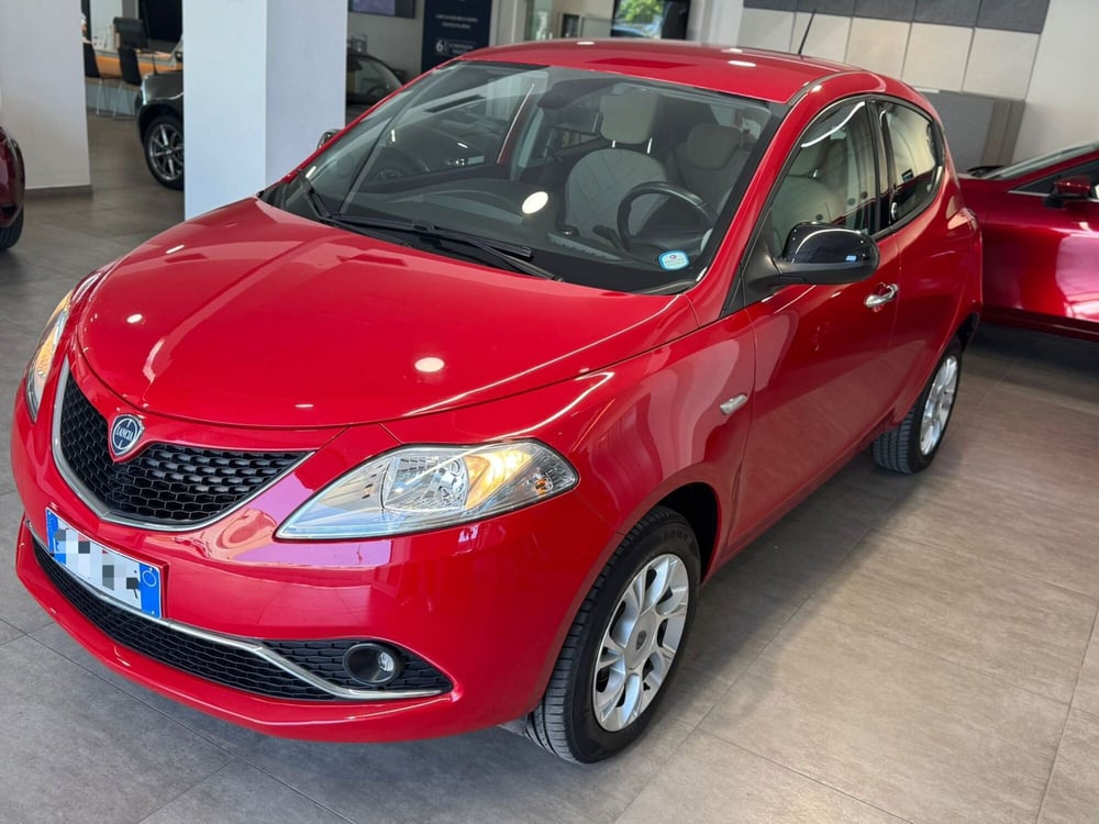 Lancia Ypsilon usata a Napoli (2)