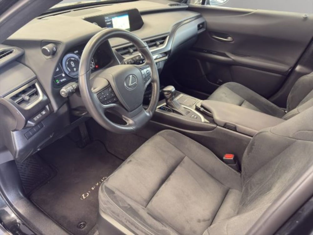 Lexus UX usata a Perugia (10)