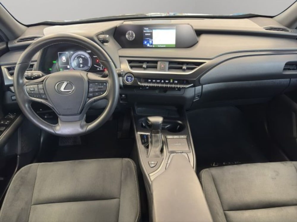 Lexus UX usata a Perugia (11)