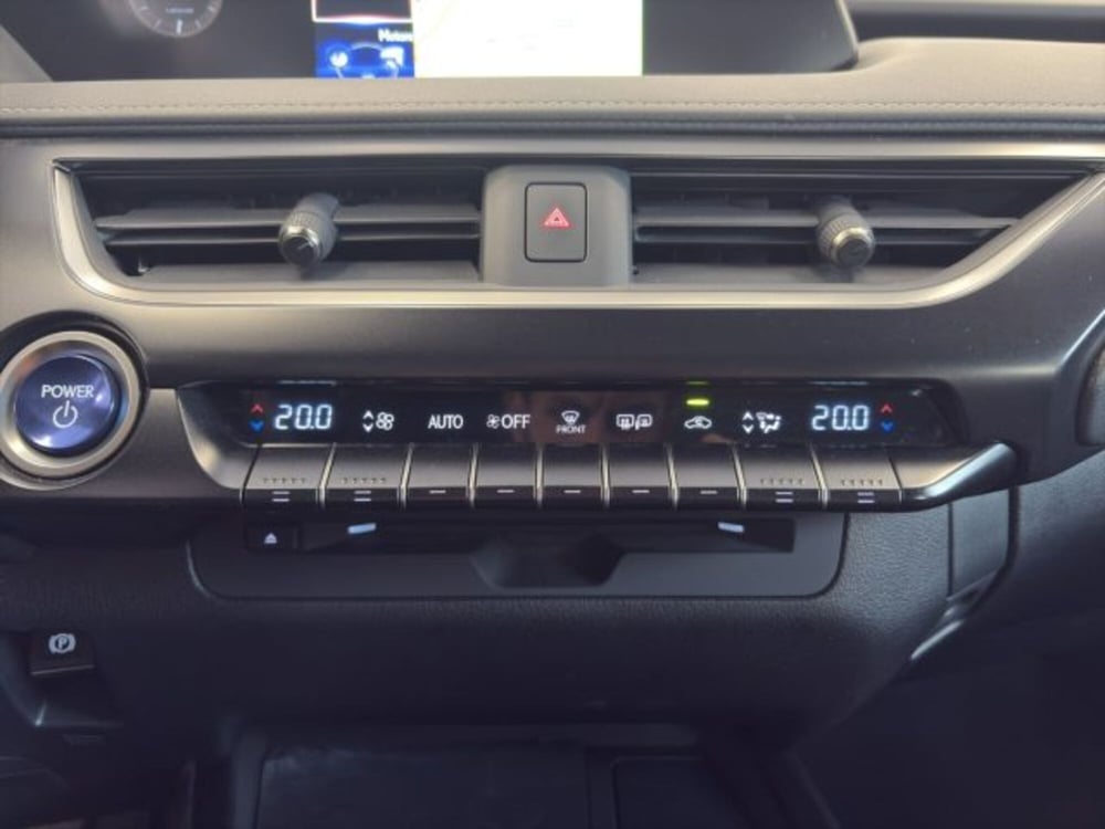 Lexus UX usata a Perugia (18)